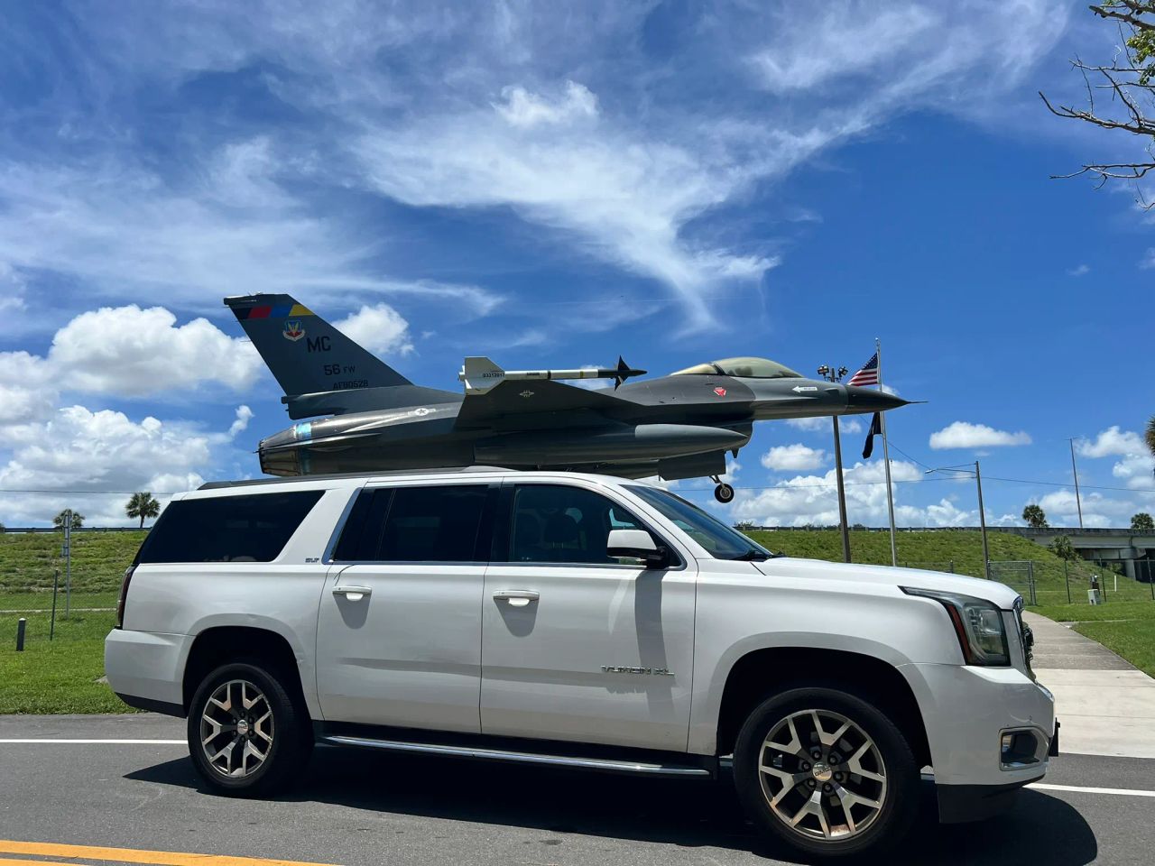 gmc yukon xl 2017 1GKS1GKC7HR388829 image gmc yukon xl 2017 1GKS1GKC7HR388829 image